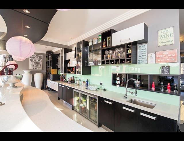 BEDROOM HOUSE FOR SALE IN MIDSTREAM ESTATE